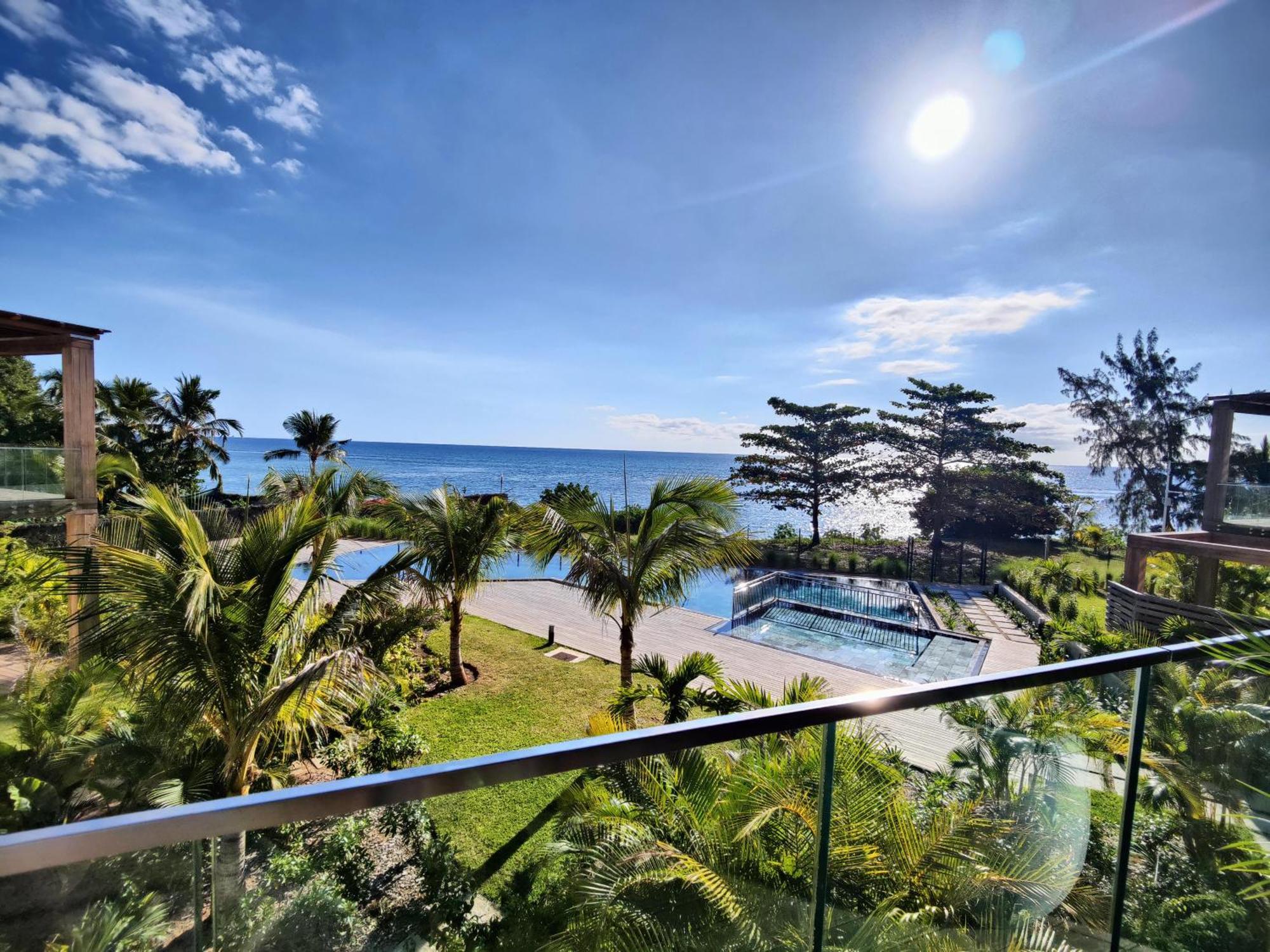 Ocean Point Beach Front Apartment Pointe-aux-Piments Extérieur photo