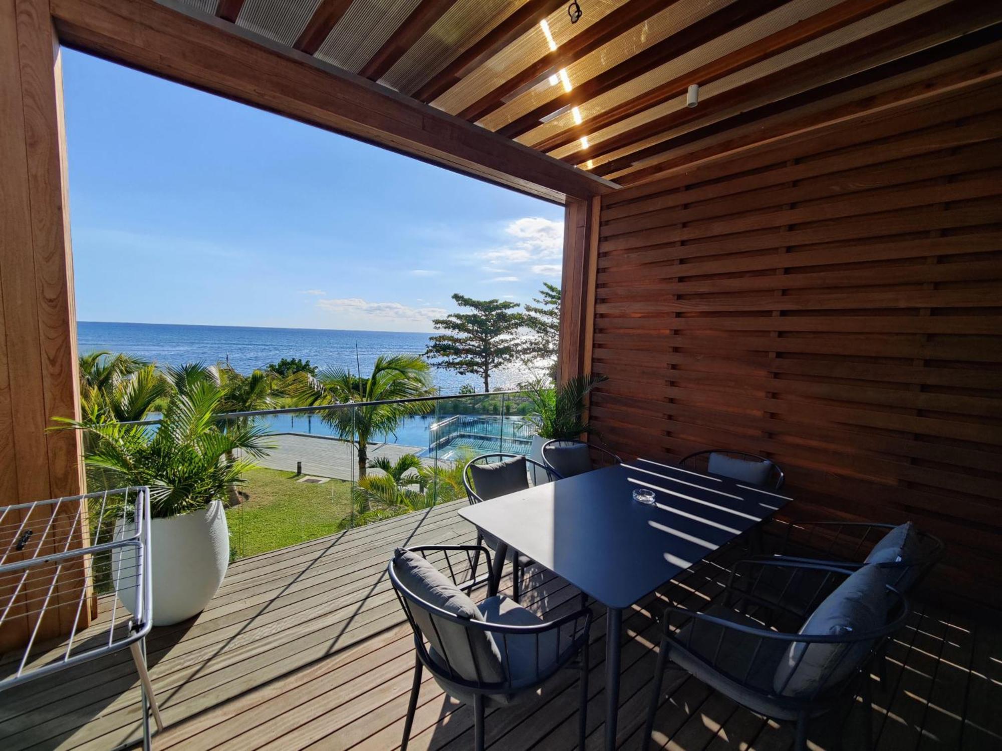 Ocean Point Beach Front Apartment Pointe-aux-Piments Extérieur photo