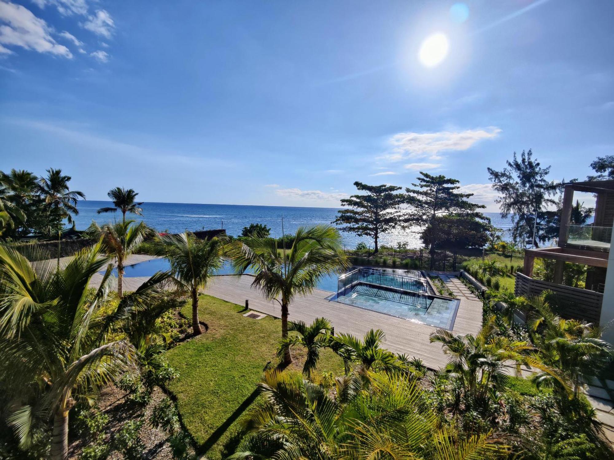 Ocean Point Beach Front Apartment Pointe-aux-Piments Extérieur photo