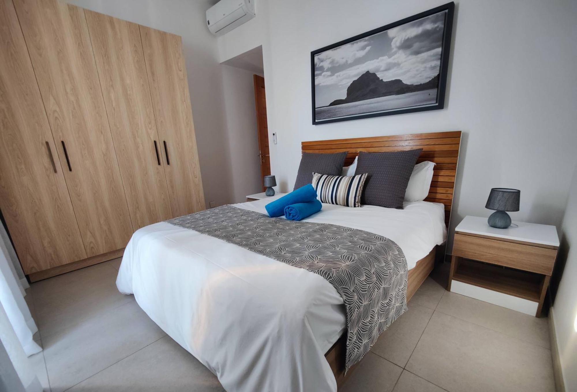 Ocean Point Beach Front Apartment Pointe-aux-Piments Extérieur photo